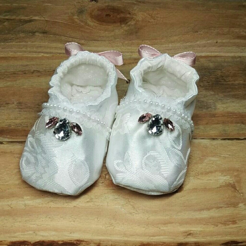 Infant crib shoes
